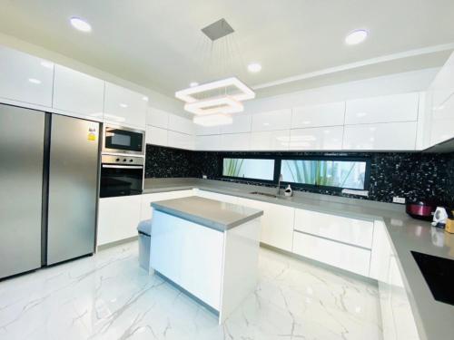 棕榈泉别墅e1六卧近步行街近中天海滩 棕榈泉别墅e1六卧近步行街近中天海滩