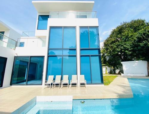 棕榈泉别墅e1六卧近步行街近中天海滩 棕榈泉别墅e1六卧近步行街近中天海滩