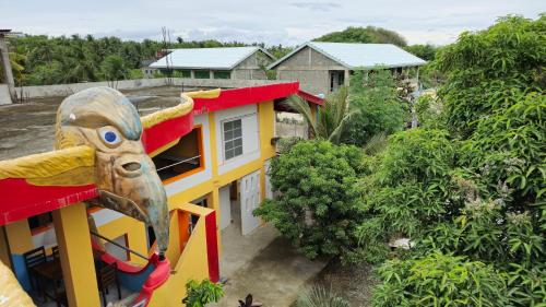 Exterior view, Eagle's Nest Inn in Caticlan