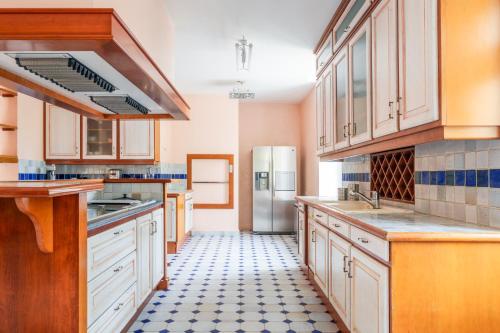 Kitchen, Superbe Chateau du 19eme en Touraine 15 p in Saint-Patrice