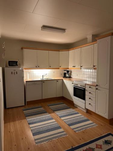 Konyha, House in Vangsvik in Sorreisa