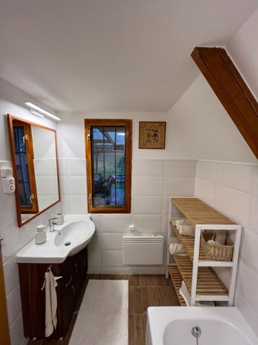 ห้องน้ำ, Kerekerdő Apartman - Szarvaskő (Kerekerdo Apartman - Szarvasko) in ซาร์วาสโก