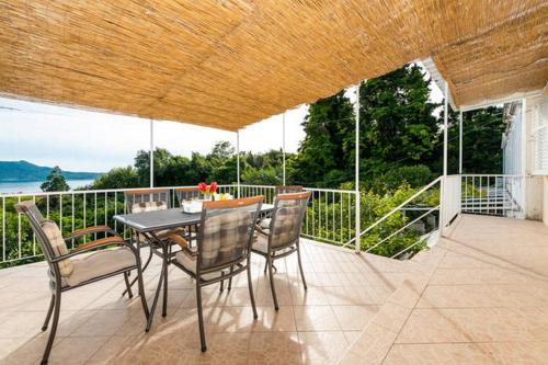  Green Apartment, Unterkunft in Trsteno