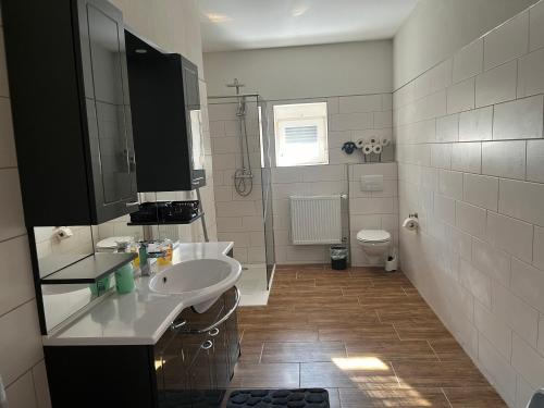 Dušš, Holiday Home Frenkel in Falkenberg/Elster