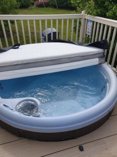 22 The green Luxury hot tub 3 bedroom caravan tattershall lakes lincoln