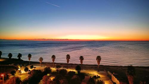 Maremare, really on the Beach, with private parking Maremare, really on the Beach, with private parking