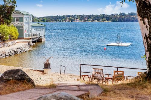 Cozy house with amazing year-around outdoor silver hot tub in Saltsjöbaden