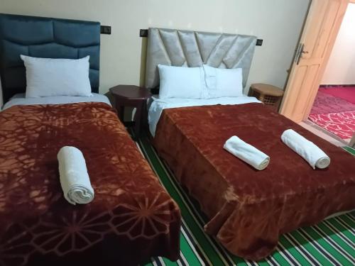 1 double bed, 1 twin bed