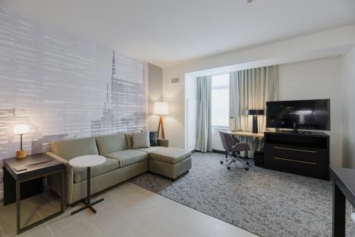 One-Bedroom King Suite with Sofa Bed  image 2