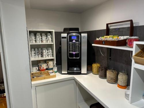 Brit Hotel Porte d'Espagne - main image