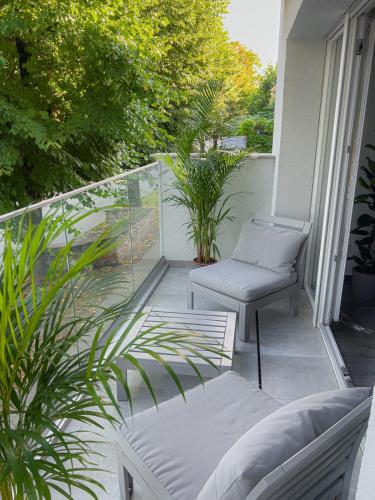Balcony/terrace, Waterfront Apartment am Main, 15 Min Frankfurt Airport, Terrasse, Free Parking in Florsheim am Main
