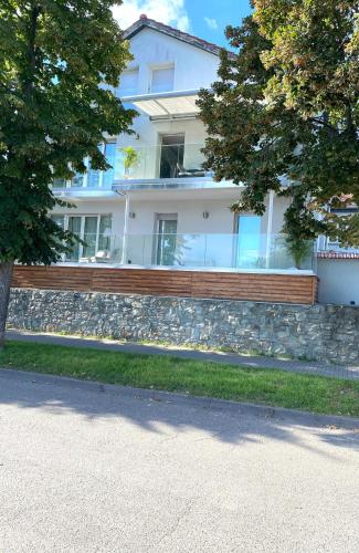 Exterior view, Waterfront Apartment am Main, 15 Min Frankfurt Airport, Terrasse, Free Parking in Florsheim am Main