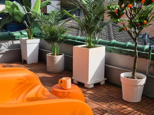 Hongik University Hot Place - Hongdae Yeonnam - Yeontrural Park 2 Min - cozy space emotional accommodation - dining room table for 8 people, Seoul (Foto 7)