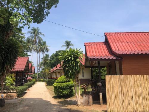 Superior Bungalow with Garden View image 2