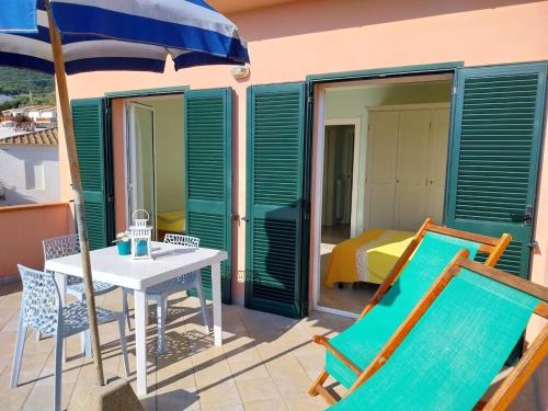 Bilocale con terrazzo vista mare