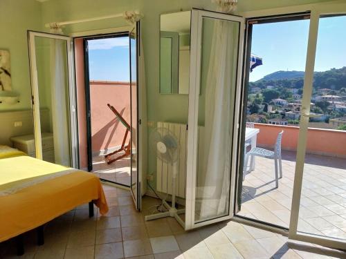 Bilocale con terrazzo vista mare