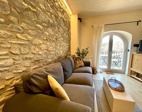 Apartamento colgante al río con vistas al puente (Apartamento colgante al rio con vistas al puente) in كامبرودون