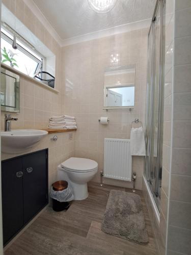 Bathroom, Self Catering Appartment 1 bedroom 2 double beds in East Cowes