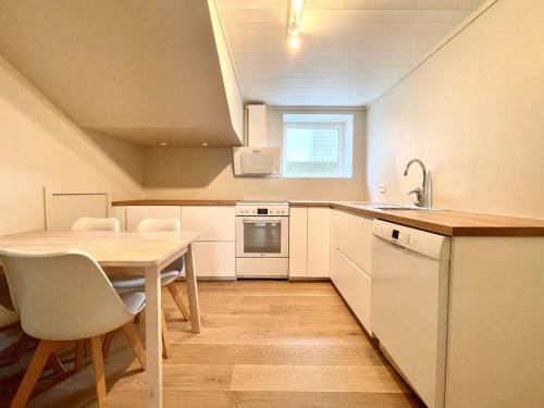 Kitchen, Newly renovated, central apartment 10min from Dyreparken in Oddemarka