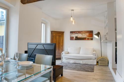 Sant'Ambrogio historic apartment - In front of Cattolica, Mediolan