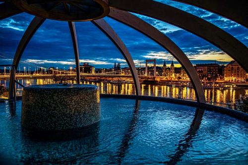 Liberty Bridge Zenta - main image