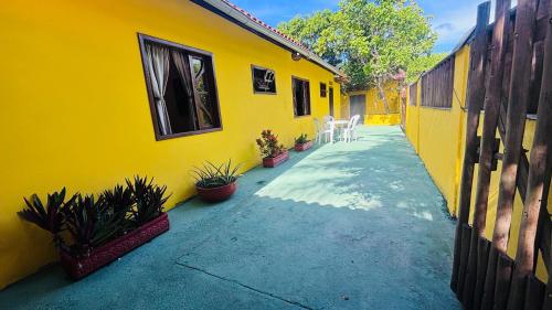 Casa Amarela na praia para 13 pessoas Casa Amarela na praia para 13 pessoas