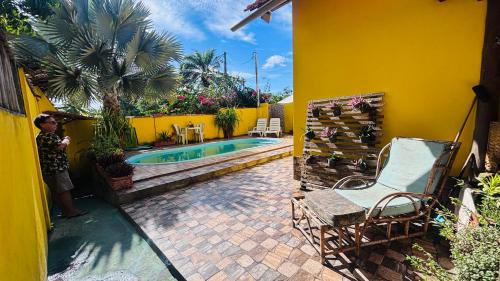 Casa Amarela na praia para 13 pessoas Casa Amarela na praia para 13 pessoas