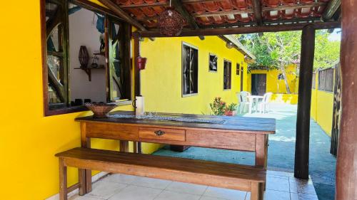 Casa Amarela na praia para 13 pessoas Casa Amarela na praia para 13 pessoas