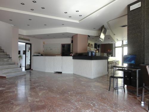 Morfeas Hotel - image 8