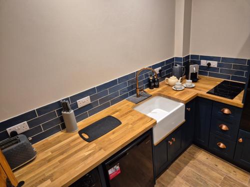 virtuve, Charming 1 bed Peak District Barn Conversion in Wardlow