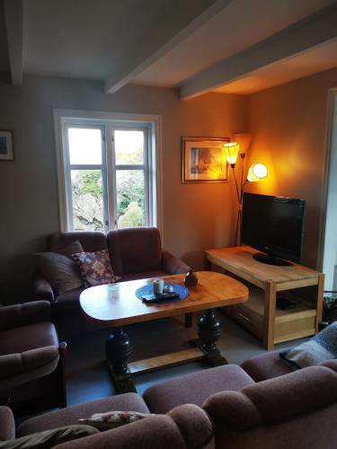 Sea-view house in Sund - image 3