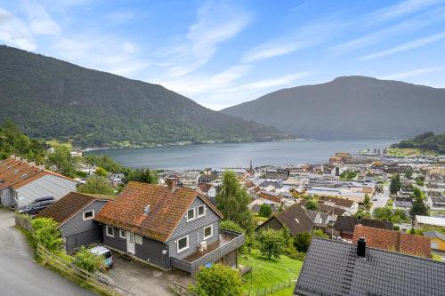 A szálláshely kívülről, 6 bedroom house with great view in Sogndalsfjøra