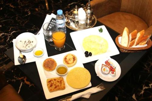 Restaurant, SYRACUSE near Place des Nations Unies