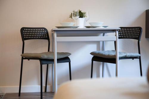 Barbara’s Modern Apartment - image 13