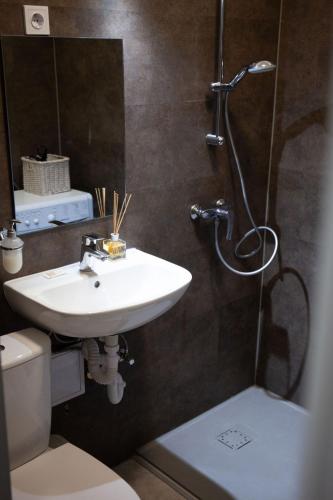 Barbara’s Modern Apartment - image 14