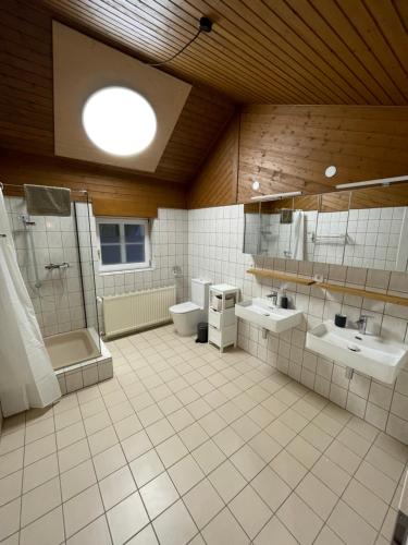 Fürdőszoba, Urlaub-WeinhofHerrenberg 2 in Ayl