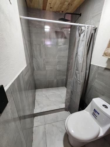 ฝักบัว, Hotel Bertis in ครีเอล