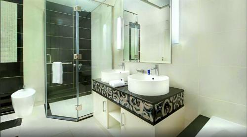 Sky luxe retreat- Luxury Hotel Suite W-Burj khalifa view, Dubai (Foto 7)