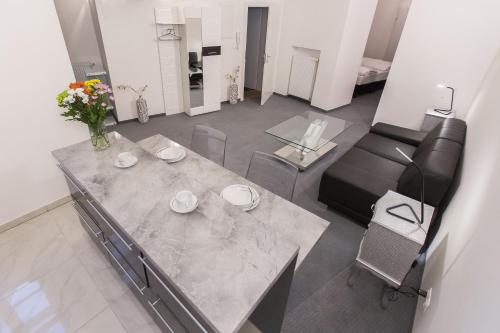 Carlton Suites - image 7