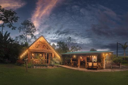 Cabin near the waterfall of love WiFi Jacuzzi