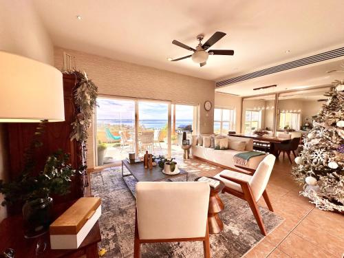 LC 1A- Beach Club & Housekeeping included in La Paz, Mexico
