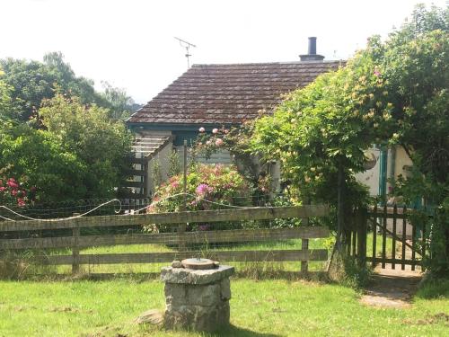 Canal Side Cottage,on the banks of the Caledonian Canal in Craig Dunain