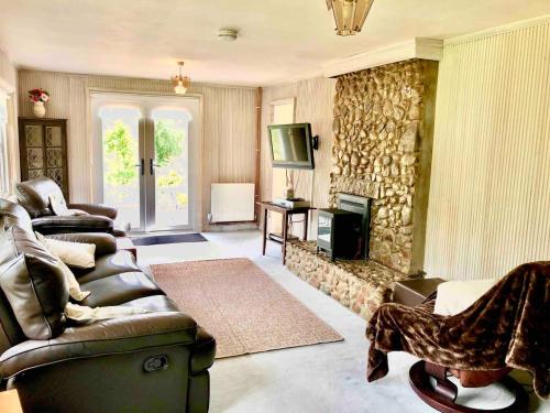 Canal Side Cottage,on the banks of the Caledonian Canal in Craig Dunain