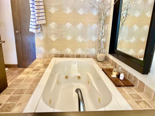 LC 1A- Beach Club & Housekeeping included in La Paz, Mexico