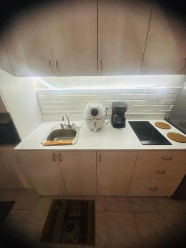 廚房, Estudio independiente, full equipo en excelente zona de Caracas in 聖奧古斯丁北