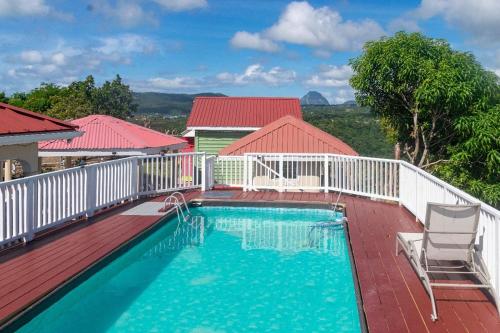 สระว่ายน้ำ, Miss J's Vacation Rental in วิยู ฟอร์