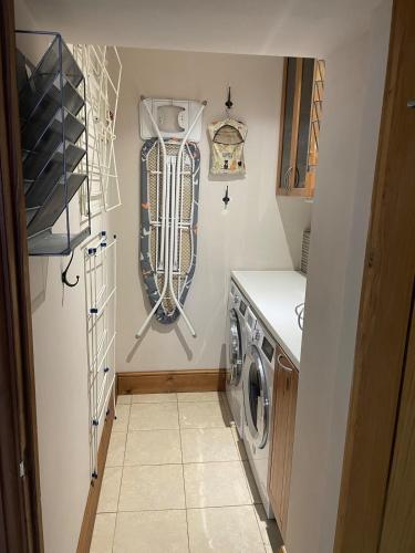 Coaltown Cottage Cosy 4 bed cottage with log burner, close to Gower beaches in Three Crosses