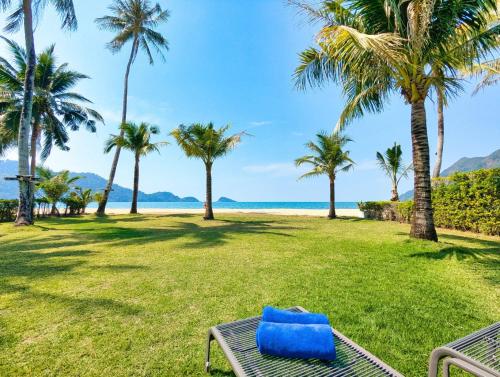 Garden, LUXURY BEACH APARTMENT & SEA VIEW and PRIVATE POOL in Klong Son