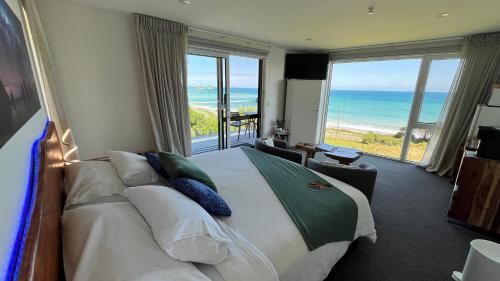 Skats, View With A Room NZ - Boutique Beachfront Accommodation on the Great Coast Road in Barrytown