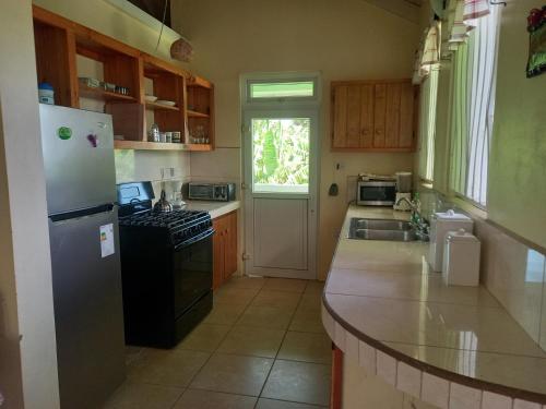 Kitchen, Villa Ora in Calibishie